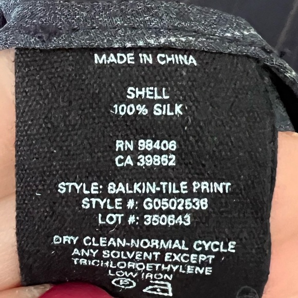 Theory Women’s Balkin Tile Print Navy and Brown Checkered Blouse Size S Silk - Picture 4 of 4